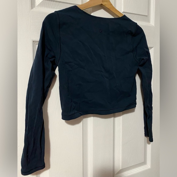 Lululemon navy blue long sleeve top size 6 / small - Picture 3 of 3